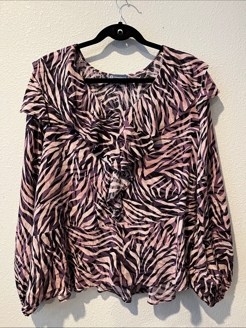 Democracy Boho Purple,Cream & Black Zebra Ruffle V-Neck Long sleeve Blouse
Sz M